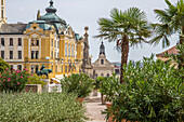  Széchenyi Square, central square with old historical buildings. In the middle of the Five Churches City of Pécs, Dél-Dunántúl, Hungary 