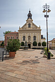  Széchenyi Square, central square with old historical buildings. In the middle of the Five Churches City of Pécs, Dél-Dunántúl, Hungary 