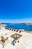 Blick von dem Park Upper Barrakka Gardens, Richtung Fort St. Angelo, und Kirche St.Philipp, Vittoriosa, Valetta, Malta