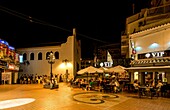 Abendstimmung in der Altstadt mit Kirche San Miguel im Hintergrund, Torremolinos, Provinz Malaga, Costa del Sol, Andalusien, Spanien