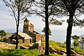 romanische Kirche Santa Helena in der Nähe Kloster Sant Pere de Rodes. Costa Brava, Katalonien, Spanien, Europa