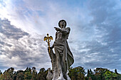 Statue Hermes oder Mercurius im Park von Schloss Nymphenburg in München, Bayern, Deutschland 