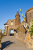 Blick auf das Tor Reichsburg, Cochem, Mosel, Rheinland-Pfalz, Deutschland