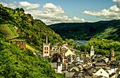  Old town of Bacharach with Werner Chapel, St. Peter&#39;s Church and fortress towers, in the background the Rhine Valley, Upper Middle Rhine Valley, Rhineland-Palatinate, Germany 