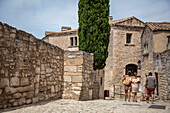  Busy streets in Les Baux de Provence, Provence-Alpes-Côte d&#39;Azur, France 