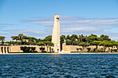 Seemannsdenkmal (auch „Großes Ruder“ genannt), Brindisi; Apulien, Italien