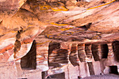 Sandstein, Höhlen und Gräber, historische und archäologische Nabatäerstadt Petra, UNESCO-Weltkulturerbe, Jordanien, Naher Osten, südliche Levante, Westasien