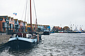 Stavorn, Niederlande, Bunte Gebäude, Hafen, Boote, Dock