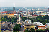  Luftaufnahme über die Brividas Avenue in Richtung Altstadt, vom Radisson Blu Hotel, Riga, Lettland, Baltikum, Nordeuropa 