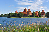  Burg Trakai auf einer Insel im See Galve, Litauen, Europa 