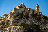  Kirche St. Peter und Paul (San Pietro Caveoso) vom Park Murgia Materana (Parco della Murgia Materana), Matera, Basilikata, Italien aus gesehen. 