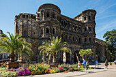  Porta Nigra, Roman city gate, UNESCO World Heritage Site, Trier, Mosel, Rhineland-Palatinate, Germany 