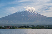  View from Lake Shoeji to Mount Fuji, Japan, Asia 