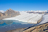 Luftbild vom Gletscher des 14. Juli, Krossfjord, Spitzbergen, Norwegen