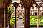 Kreuzgarten und Kreuzgang ehemaliges Augustinerkloster Landau in der Pfalz, Rheinland-Pfalz, Deutschland