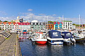 Blick auf den Hafen in Torshavn, Färöer Inseln