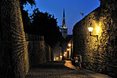 Pikk Jalg, Gasse bei Nacht, Tallinn, Estland, Nordeuropa