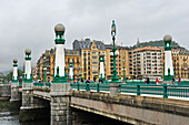 Zurriola (Kursaal) Brücke über Fluss Urumea, San Sebastian, Golf von Biskaya, Provinz Gipuzkoa, Baskenland, Spanien, Europa