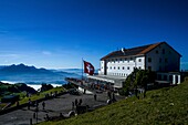 Hotel und Restaurant Rigi Kulm auf der Rigi, Blick über den Vierwaldstättersee und die Alpenberge, Kantone Schwyz und Luzern, Schweiz