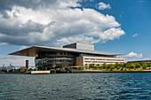 Modernes Opernhaus in Kopenhagen, Insel Holmen, Dänemark, Skandinavien