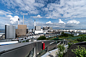 Blick vom Kraftwerk Amager Bakke auf Industrietürme, Copenhill, Kopenhagen, Dänemark