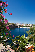  Malerische Aussicht auf den Voulismeni-See in der Stadt Agios Nikolaos, Kreta, Griechenland. 