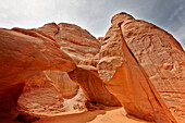  Der Sand Dune Arch im Arches Nationalpark, Utah, USA. 