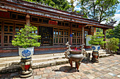  Außenansicht des Hon Chen Tempels (Tempel der Jadeschale). Hue, Vietnam. 