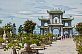  Bonsai-Garten an der Linh-Ung-Pagode. Da Nang, Vietnam. 