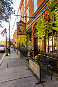 Main Street mit Bulls Head Public House in Lititz im Pennsylvania Dutch Country, Lancaster County, Pennsylvania, USA