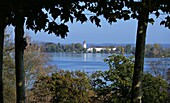  On the island of Herrenchiemsee with a view of Fraueninsel, Chiemsee, Chiemgau, Bavaria, Germany 