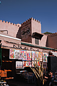 Straßenszene aus der Medina in Marrakesch, Marokko.