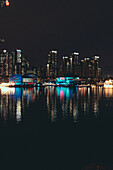 Skyline von Seoul in Südkorea von der Banpo Brücke mit Spiegelung im Fluss.