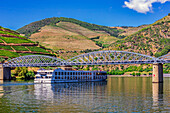 Schifffahrt auf dem Fluss Douro, Umgebung von Pinhao, Douro-Tal, Distrikt Vila Real, Portugal