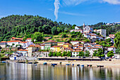 Strandabschnitt am Fluss Douro bei der Stadt Foz do Sousa, Distrikt Porto, Portugal