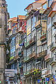  View from the old town district of Ribeira in Porto to the opposite side of Vila Nova de Gaia, Portugal 