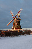 Windmühle Oldsum im Schnee, Insel Föhr, Nordfriesland, Schleswig-Holstein, Deutschland