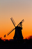 Windmühle Oldsum bei Sonnenuntergang, Insel Föhr, Nordfriesland, Schleswig-Holstein, Deutschland