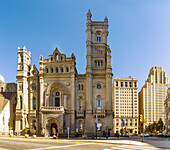  The Masonic Temple on Broad Street in Center City Philadelphia in the Parkway Museums District in Philadelphia, Pennsylvania, USA 