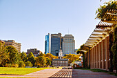  Independence Square with Independence Hall and Liberty Bell Center in the Historic Waterfront District in Philadelphia, Pennsylvania, USA 