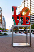  JFK Plaza (John F. Kennedy Plaza, Love Park) with sculpture LOVE iin the Parkway Museums District in Philadelphia, Pennsylvania, USA 