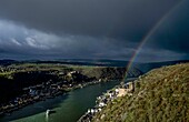  Rainbow over the Rhine Valley, Rheinfels Castle and Katz Castle, St. Goar and St. Goarshausen, Upper Middle Rhine Valley, Rhineland-Palatinate, Germany 