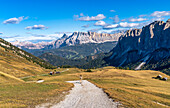  Hiking in the area of the Geisler Group, Puez-Geisler, Lungiarü, Dolomites, Italy, Europe 