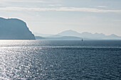 Panorama, Küste mit Meer und Berge, Bucht von Olbia, Sardinien, Italien