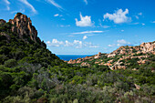 Rote Felsen am Meer, Costa Paradiso, Sardinien, Italien