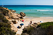 Sandstrand und blaues Meer, Cala del Morto, Torre di Chia, Chia, Südküste, Sardinien, Italien