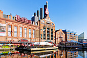 Pratt Street Power Plant und Harbor Bridge Walk am Inner Harbor (Innenhafen) in Baltimore, Maryland, USA