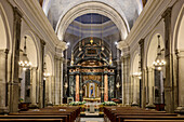 Altar der alten Basilika von Oropa mit Marienstatue der Schwarzen Madonna, Wallfahrtskirche Oropa, UNESCO Weltkulturerbe Sacri Monti, Biella, Alpi Biellesi, Walliser Alpen, Piemont, Italien