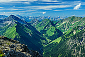  View of the Lechtal Alps with Namloser Wetterspitze and Kreuzspitzen, from the Knittelkarspitze, Reuttener Höhenweg, Lechtal Alps, Tyrol, Austria 