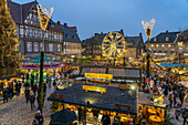  Christmas market in the old town of Goslar at dusk, Lower Saxony, Germany  